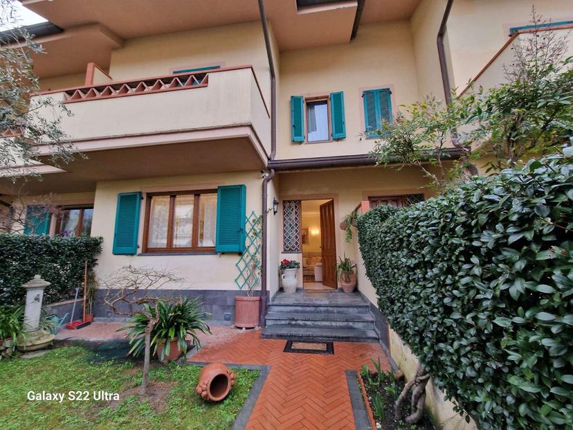 Villa a schiera in Via Canova, Forte dei Marmi