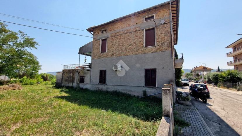 Casa indipendente in Via Alcide De Gasperi 1, Monsampolo del Tronto