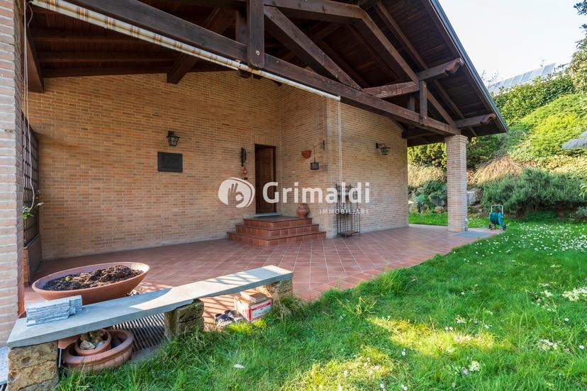Villa trifamiliare in Via Vincenzo Bellini  3, Besana in Brianza — foto 3 di 5