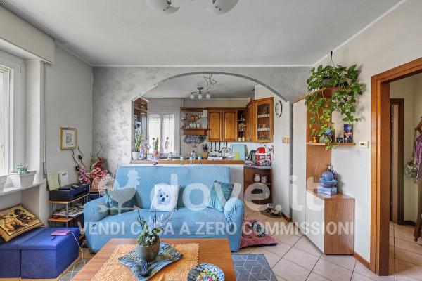 Bilocale in Via XXV Aprile 85, Buguggiate — foto 4 di 5