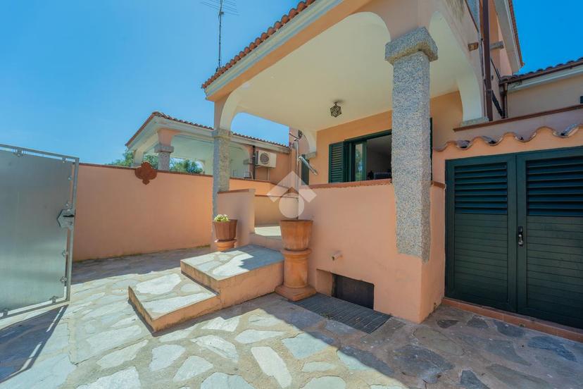 Villa a schiera in Ss 125 Orientale Sarda 1, San Teodoro — foto 2 di 5