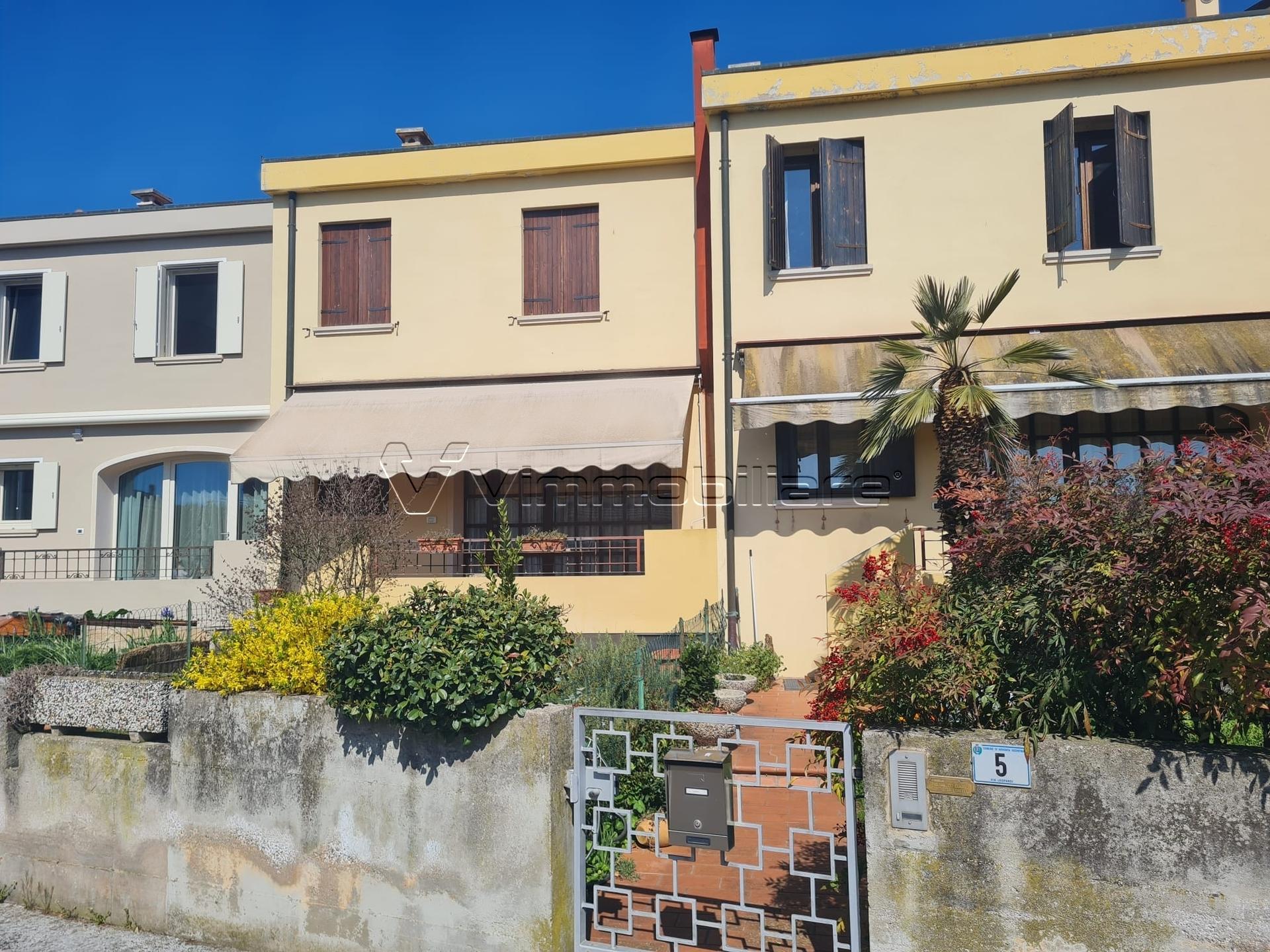 Villa a schiera in Via Giacomo Leopardi 3, Noventa Vicentina