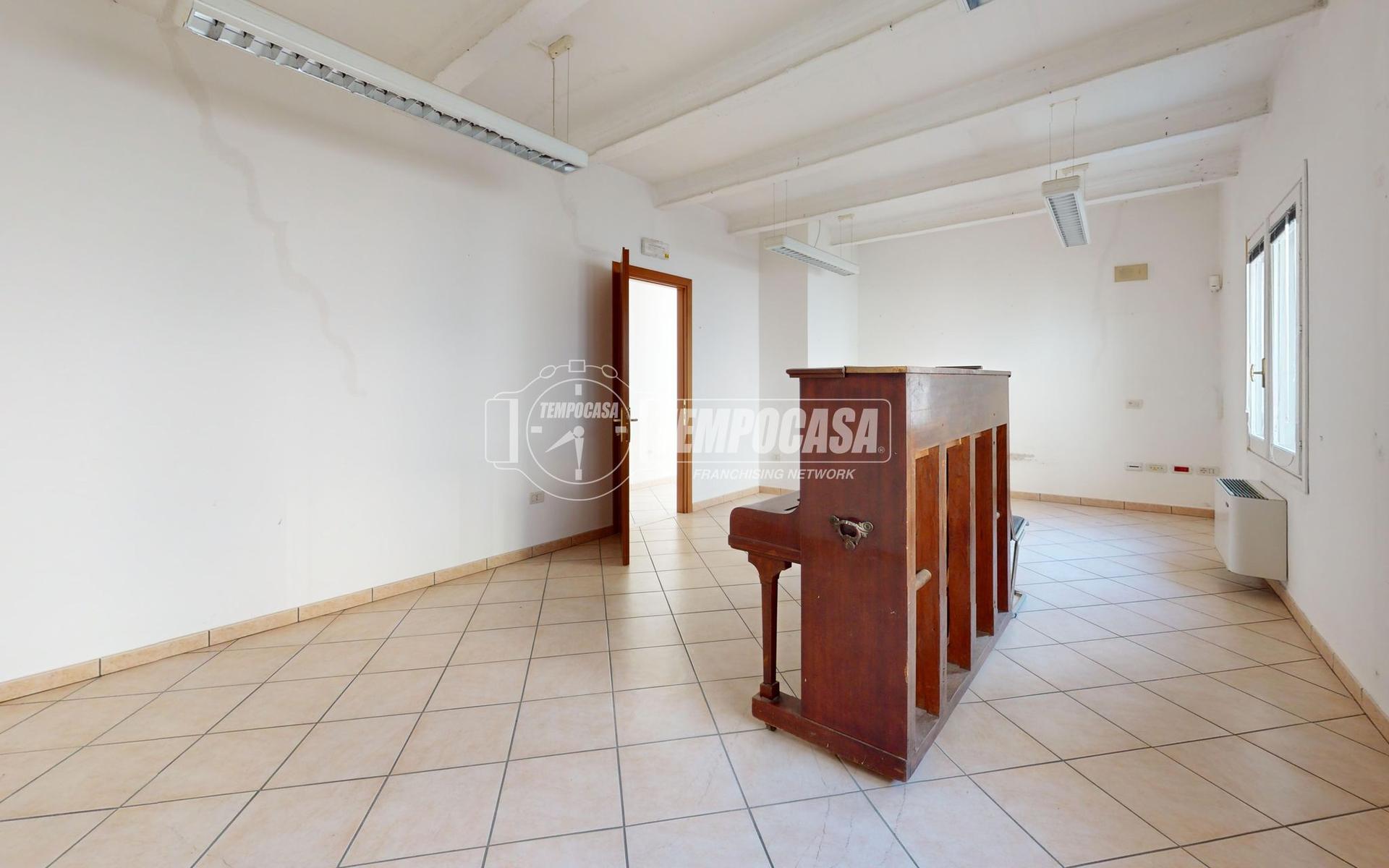 Casa indipendente in Viale Turati 1, Reggiolo