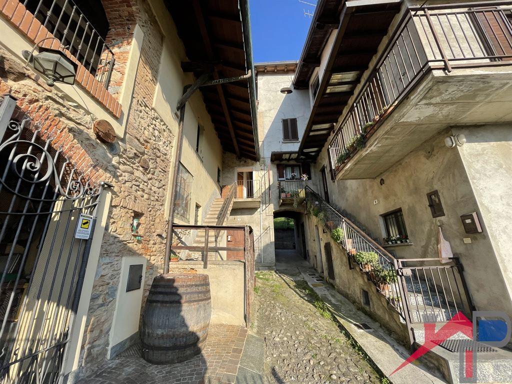 Porzione di casa, Brivio
