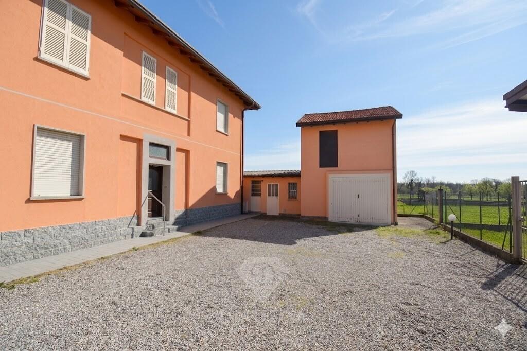 Villa unifamiliare in Via Ugo Foscolo 2, Gornate Olona