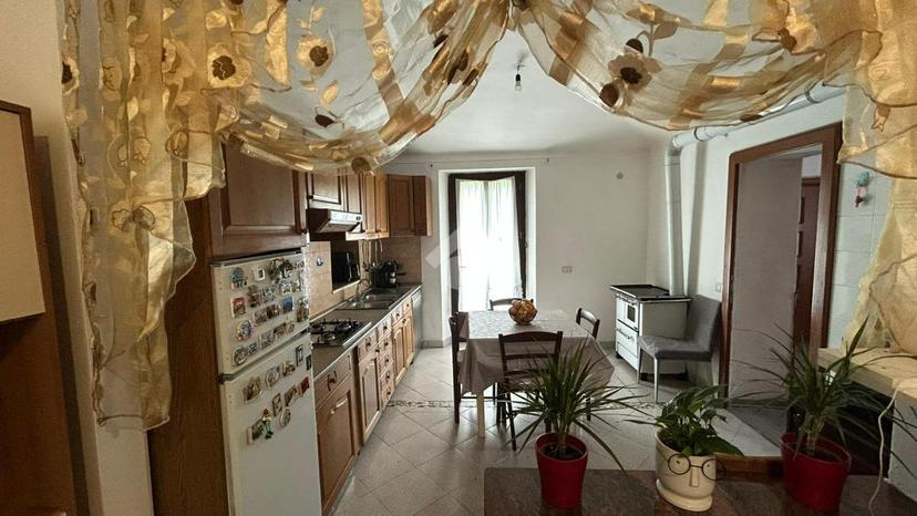 Trilocale in Via Vittorio Veneto 18, Costigliole Saluzzo — foto 3 di 5