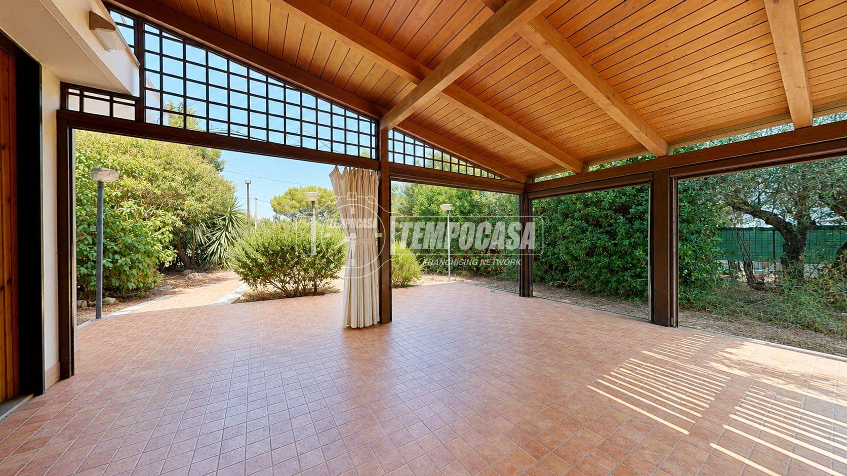 Villa in Viale Carbonelli, Conversano