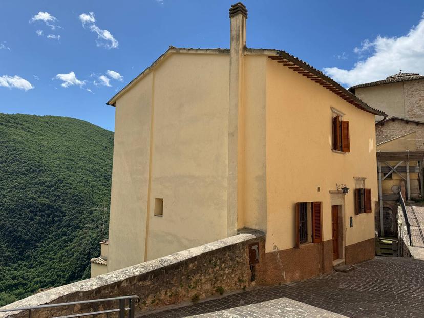 Casa indipendente in Cerreto di Spoleto, Cerreto di Spoleto — foto 2 di 5