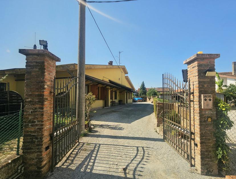 Casa indipendente in Via Precettole, Urbana