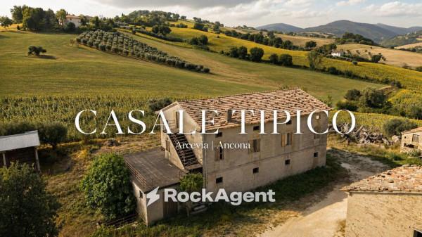 Casa colonica in Frazione Magnadorsa, Arcevia — foto 2 di 5