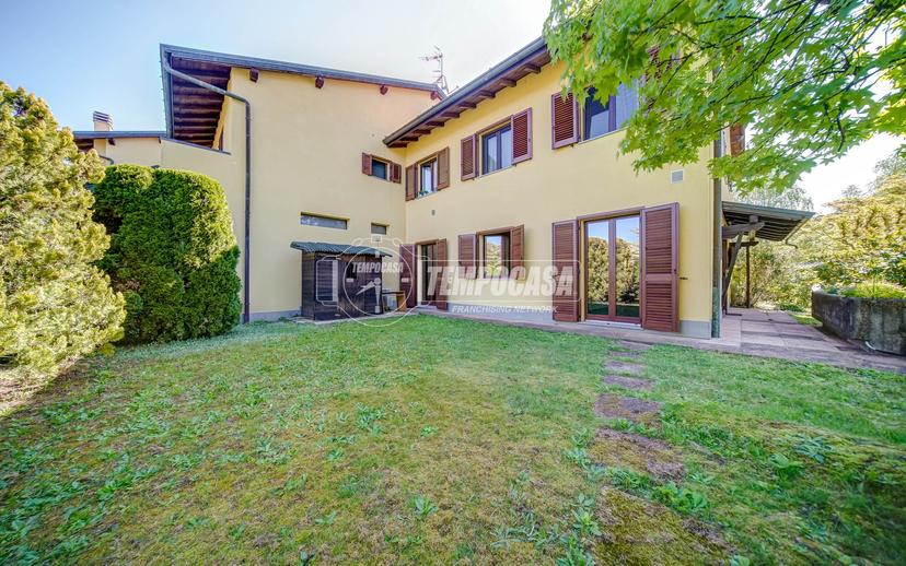 Trilocale in Via Campi Nuovi 9, Galliate Lombardo — foto 2 di 5