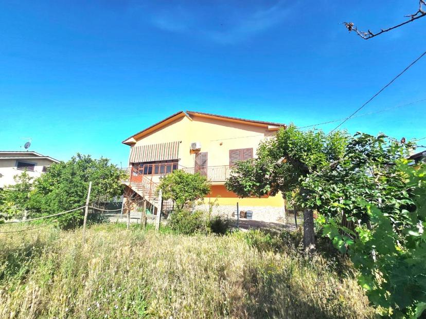 Villa in Via Milano 41, Fiano Romano