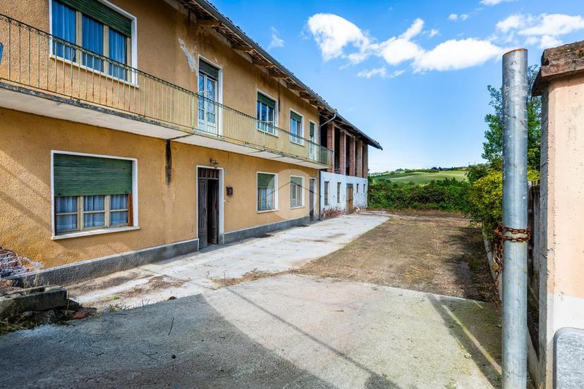 Casa indipendente in Frazione Sant'Antonio 56, Cherasco — foto 2 di 5