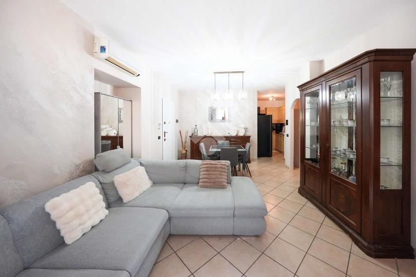 Trilocale in Via Camillo Benso Conte di Cavour 8, Verano Brianza — foto 2 di 5