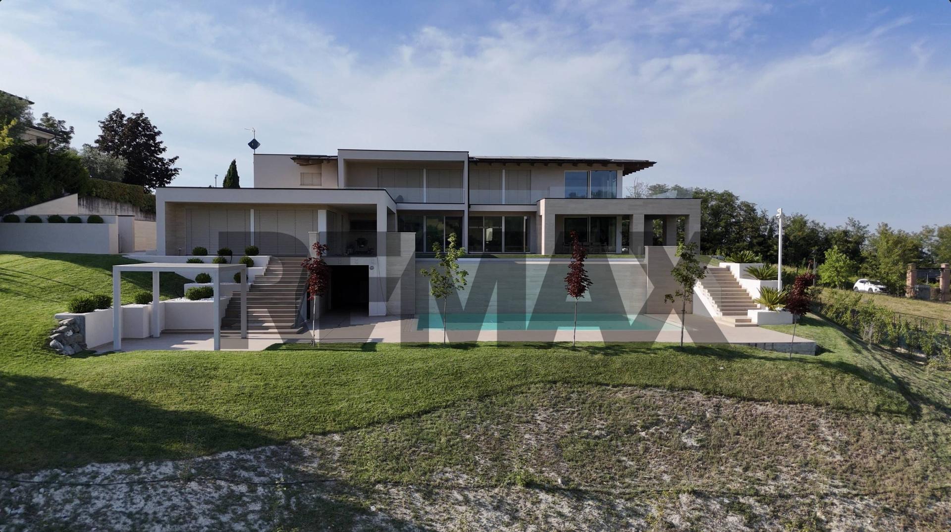 Villa in Via Enrico Mattei 3, Salsomaggiore Terme
