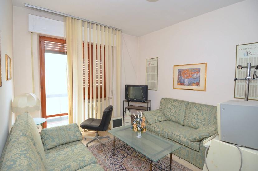Appartamento in Vicolo F. Crispi 13, San Benedetto del Tronto — foto 3 di 5