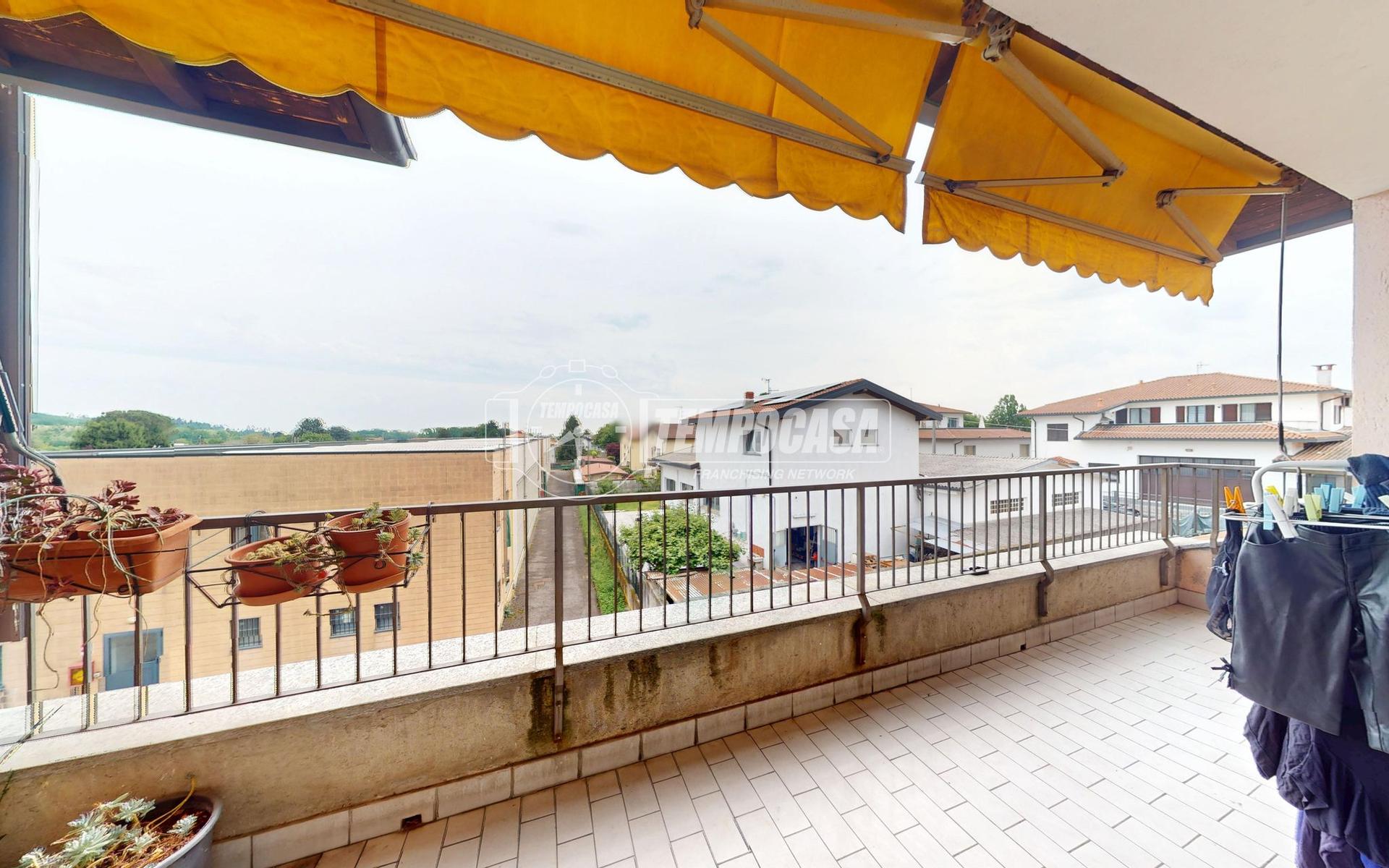 Quadrilocale in Via IV Novembre 11, Vedano Olona