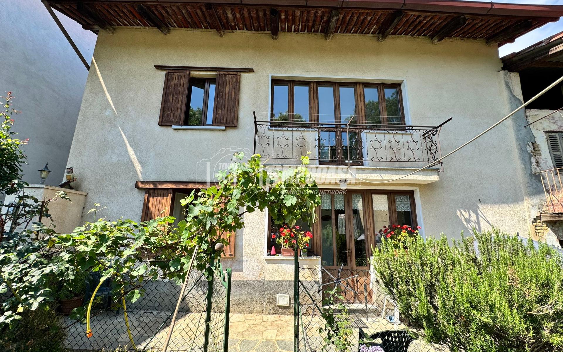 Casa indipendente in Strada dell'Erba, Biella