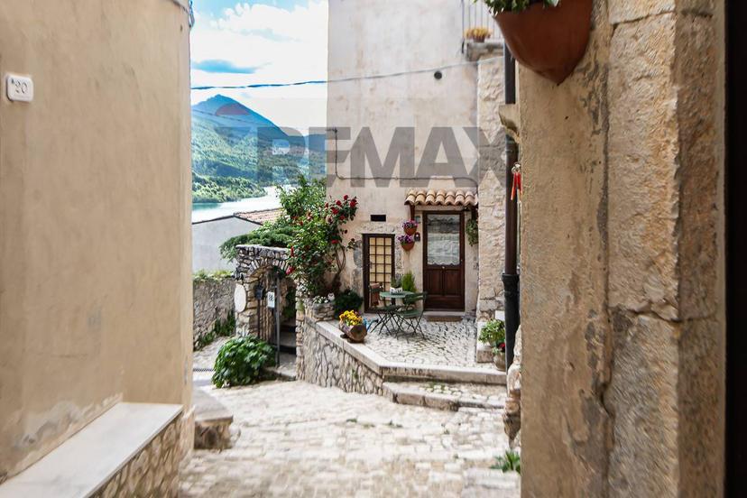 Casa indipendente in Via Fontana Nuova 16, Barrea — foto 4 di 5