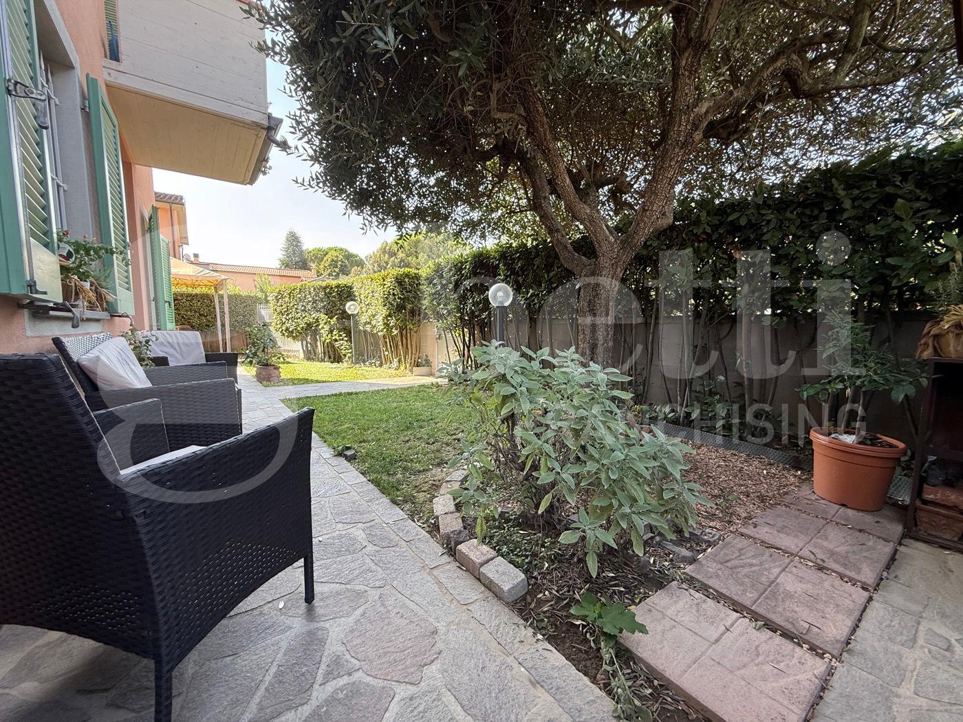 Villa a schiera, Crespina Lorenzana