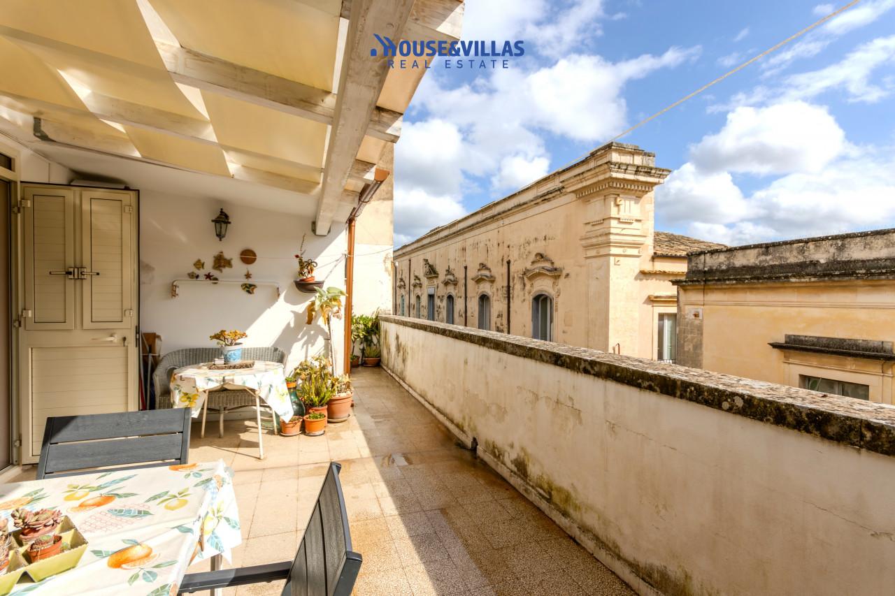 Casa indipendente in Via Viceré Nicolò Speciale, Noto