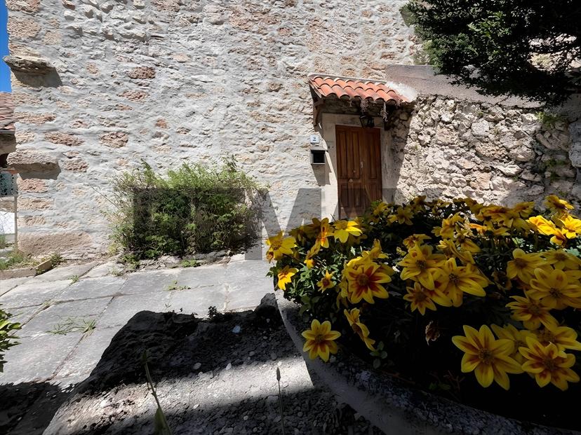 Casa indipendente, Santo Stefano di Sessanio — foto 2 di 5