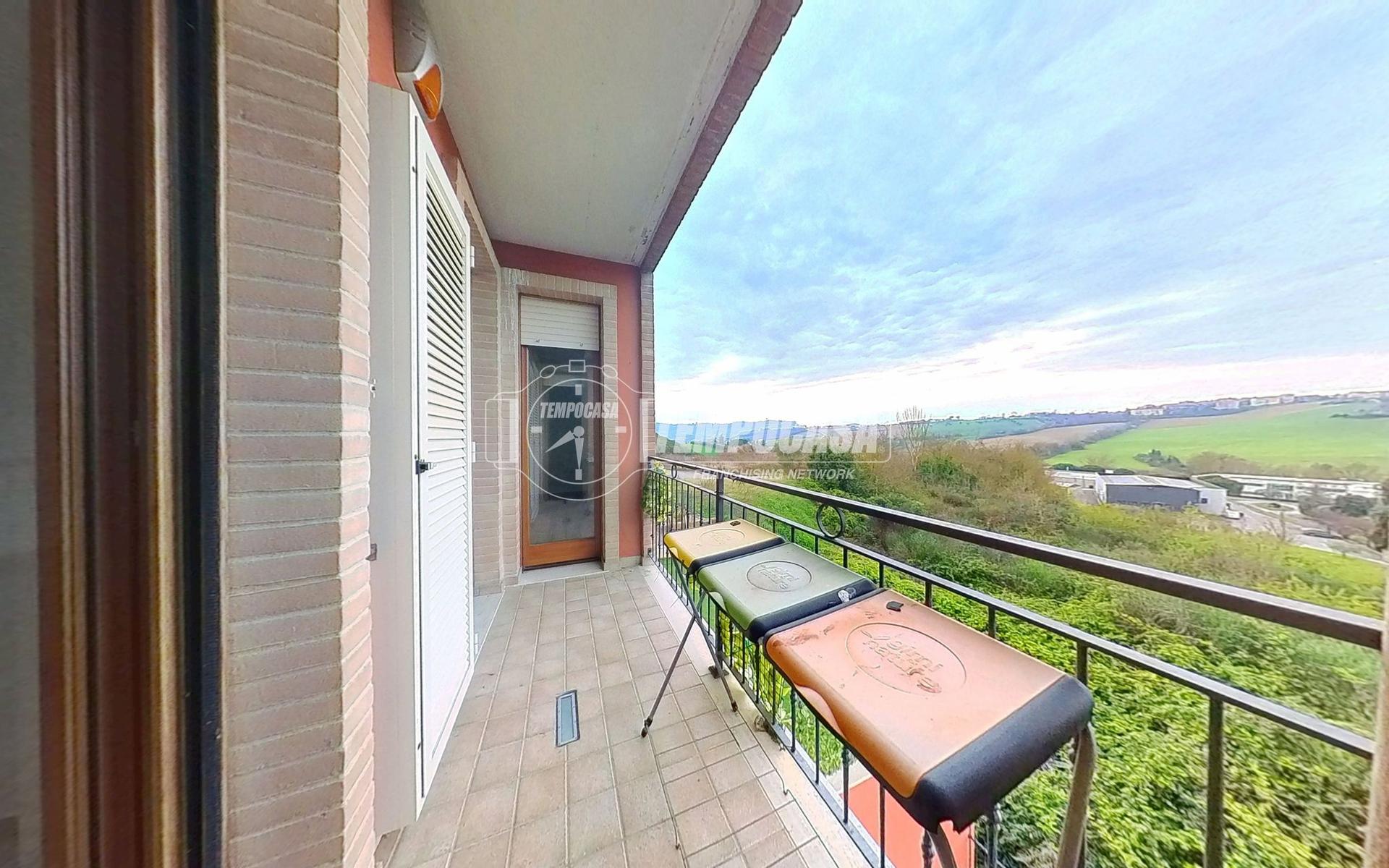 Trilocale in Strada Veregrense, Montegranaro