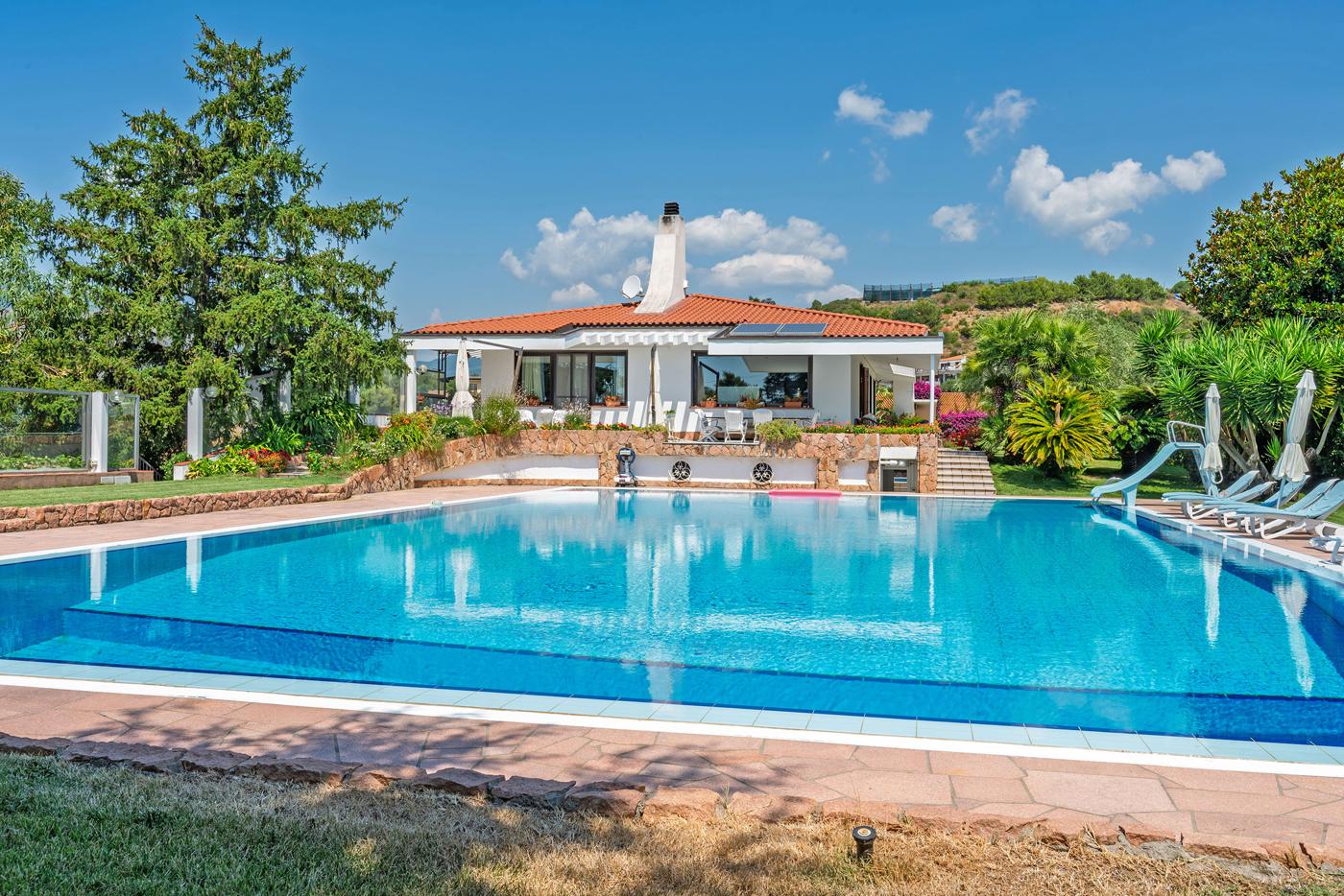 Villa in Strada Collette Beulle 30, Sanremo