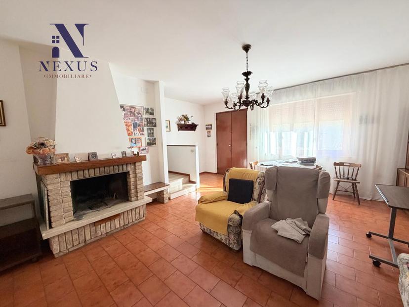 Villa a schiera in Via a. Frank, Fano