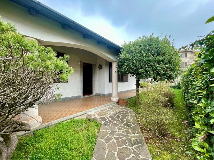 Villa in Via 1° Maggio, Azzate — foto 4 di 5