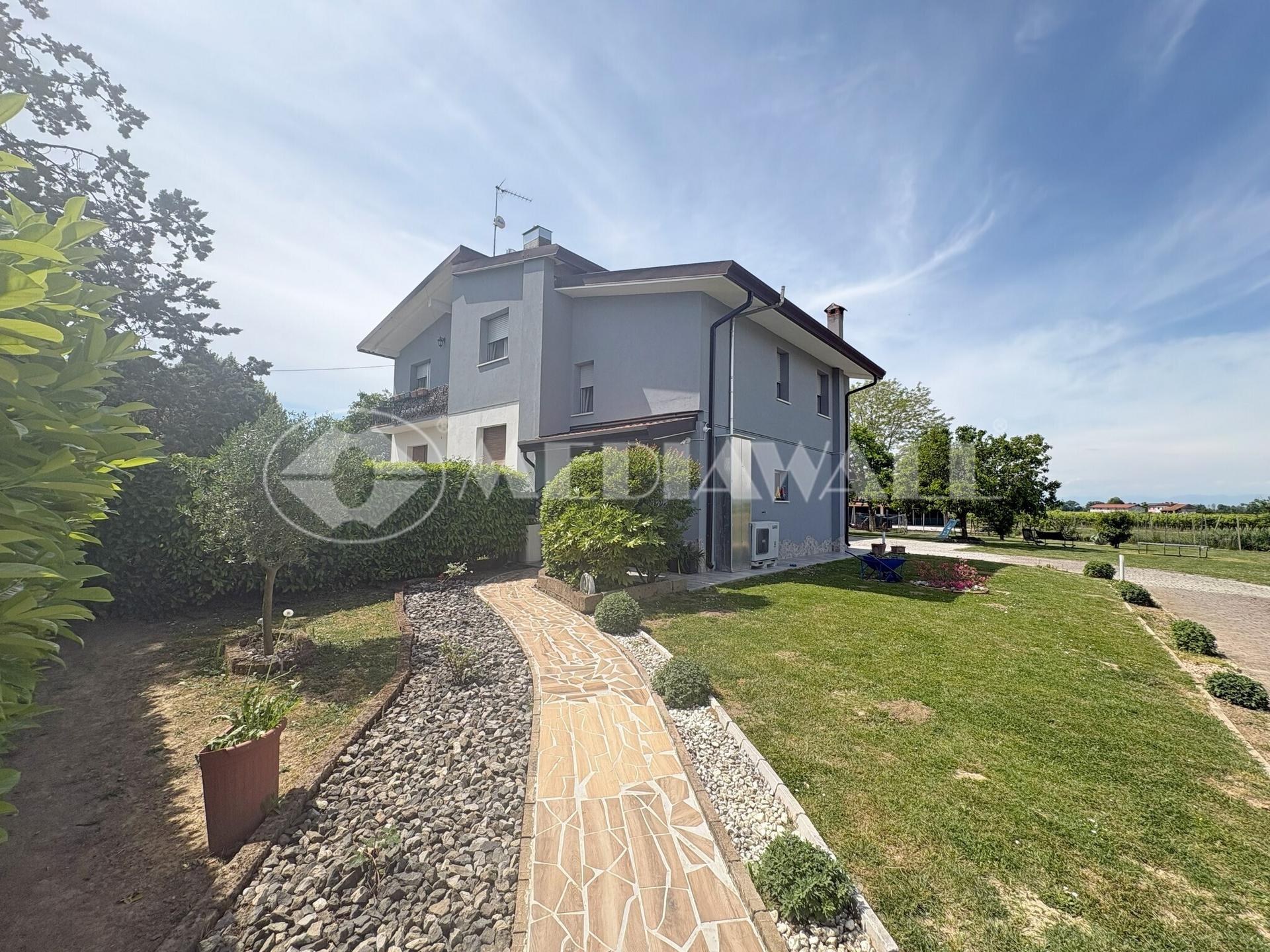 Villa a schiera, Annone Veneto