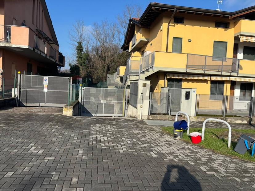 Trilocale in Via Tiepolo, Brembate — foto 2 di 5