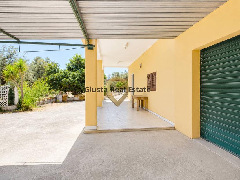 Villa in Contrada Lamia S.N.C, Oria — foto 2 di 5