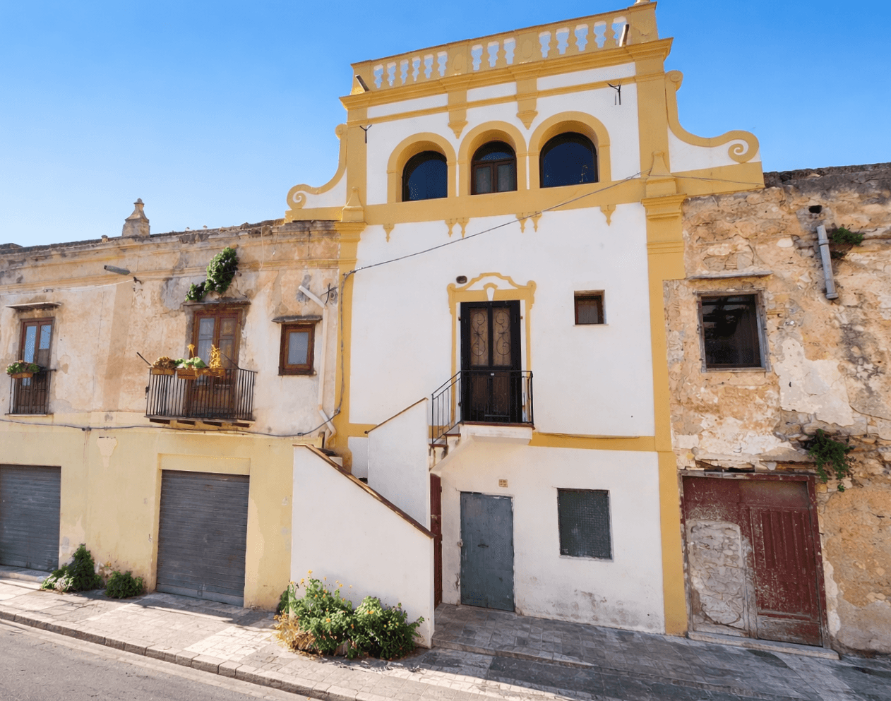 Casa indipendente in Vicolo Chiazzese 8-10-18, Palermo