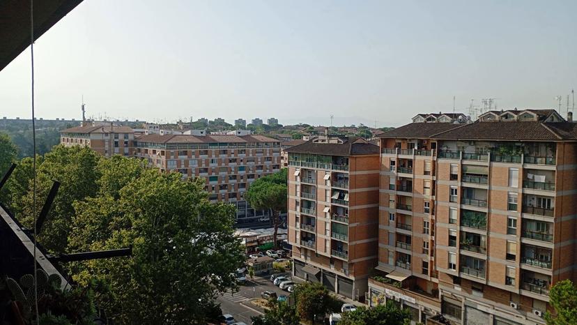 Trilocale in Piazza dell' Ateneo Salesiano 00, Roma
