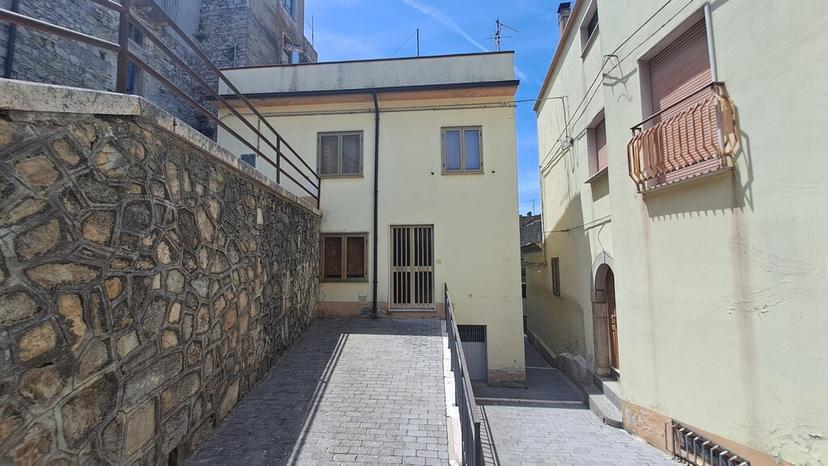 Casa indipendente in Via Vittorio Emanuele III 1, Montefalcone nel Sannio