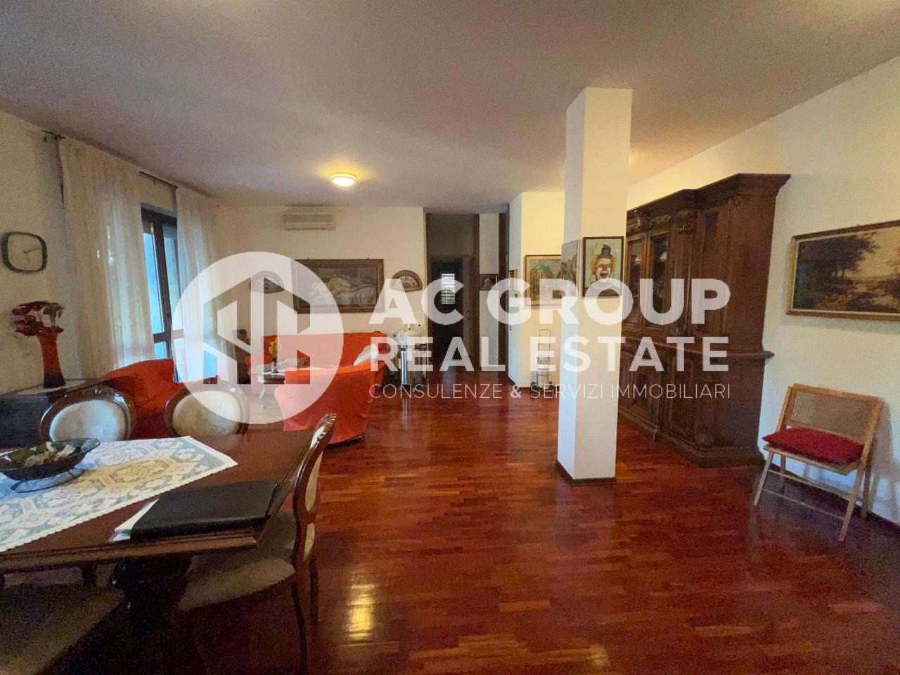 Trilocale in Via Varese, Saronno