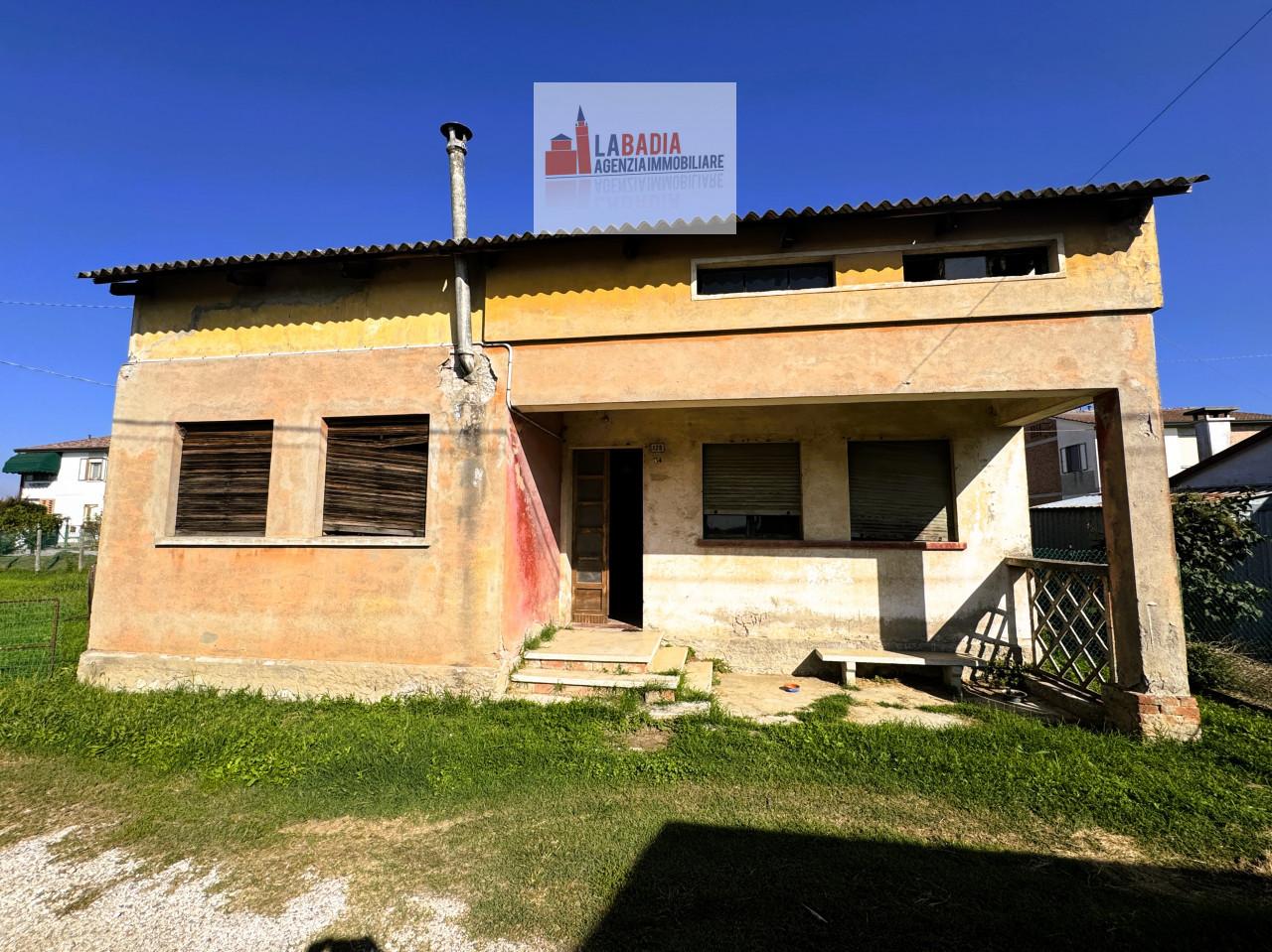 Casa indipendente in Via Raffaello Sanzio 34, Trecenta