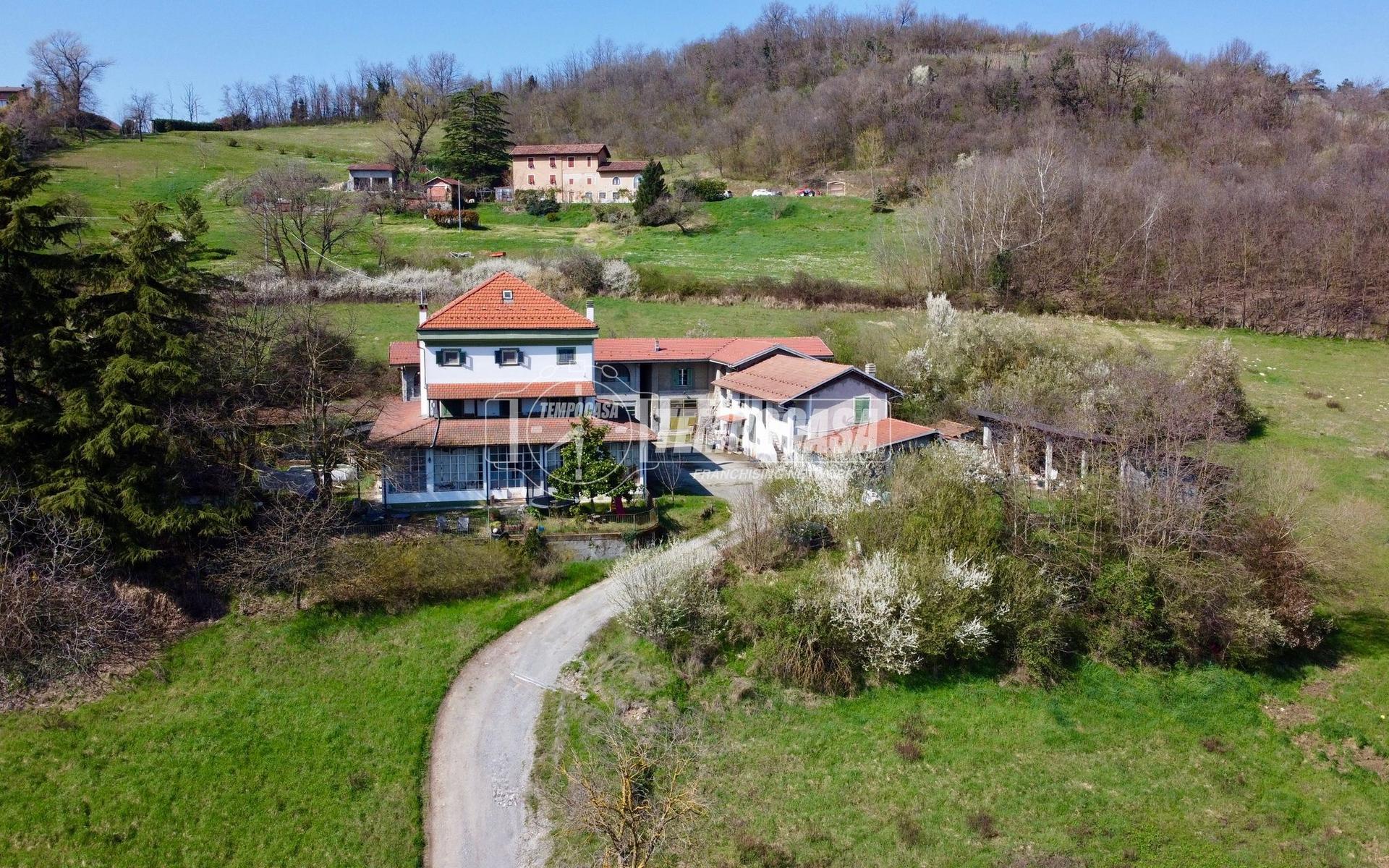 Casa indipendente in Strada Parasio, Ovada