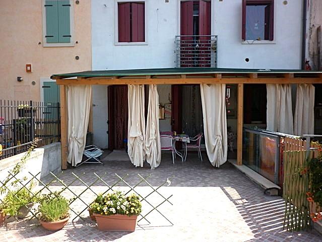Villa a schiera, Valeggio sul Mincio