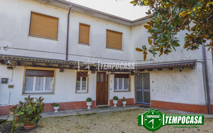 Trilocale in Via Pollini Stefano, Zinasco Nuovo, Zinasco — foto 3 di 5