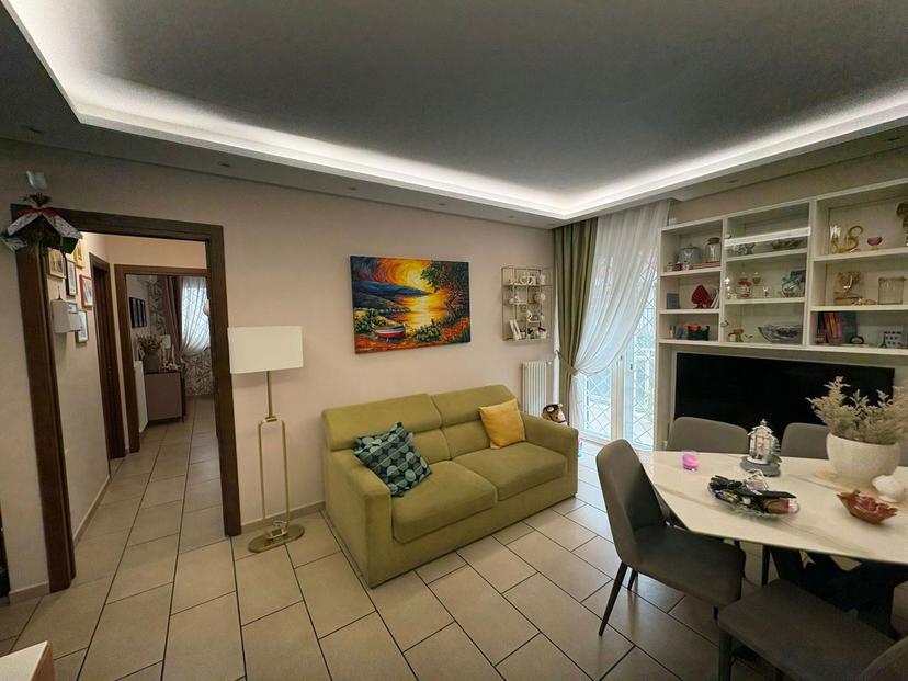 Trilocale in Via Ruta 57, Caserta