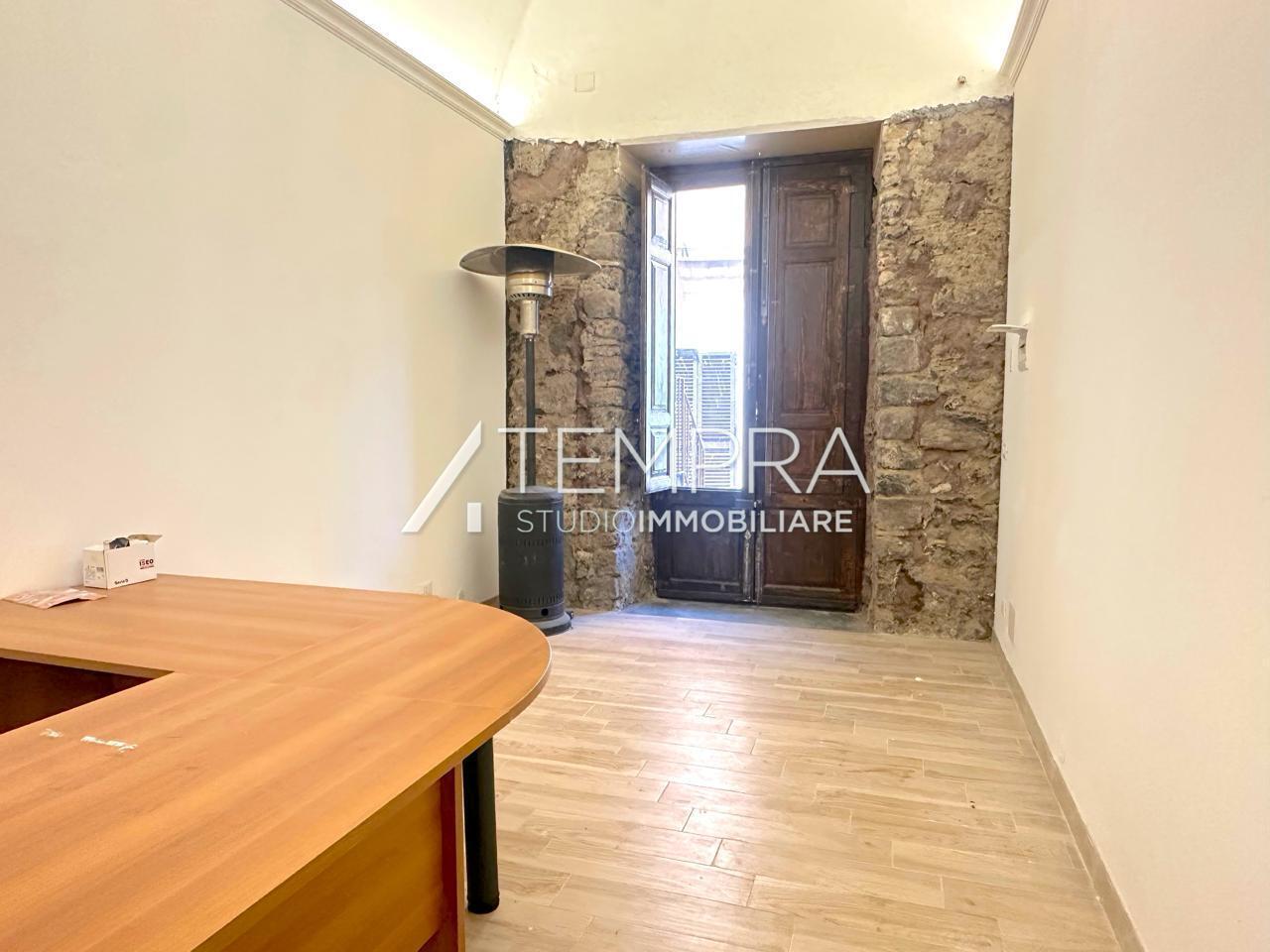 Stanza in casa indipendente in Piazza B. B. Guzzardi 21, Adrano