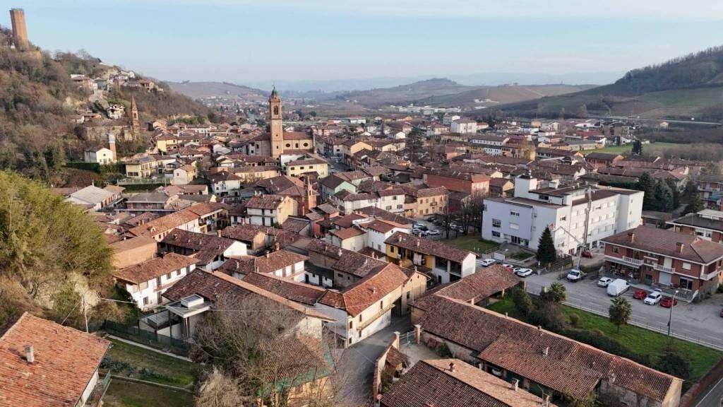 Rustico in Via Valeirole, Corneliano d'Alba