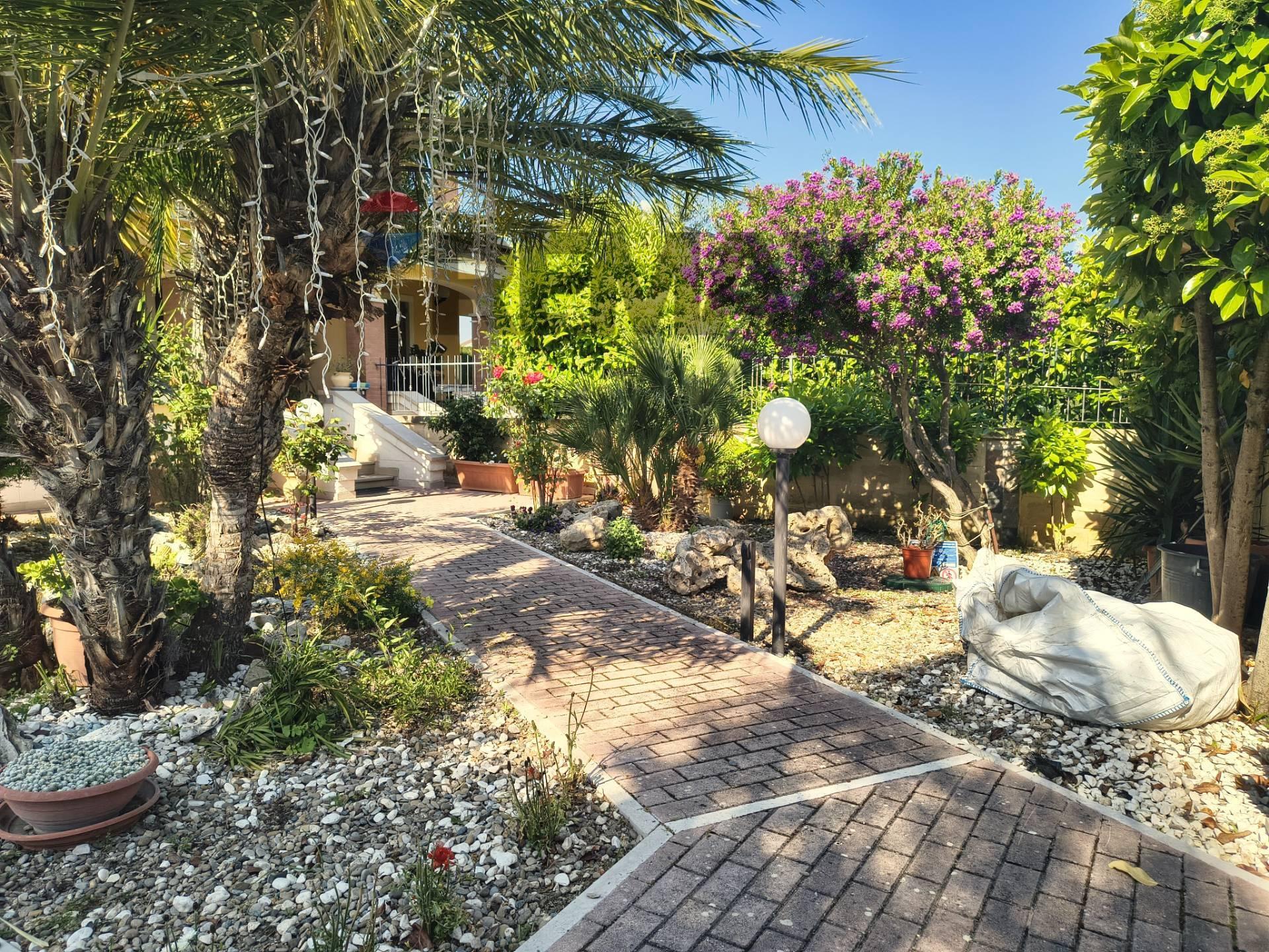 Villa a schiera in Via Monte d'Alba 48, Trani