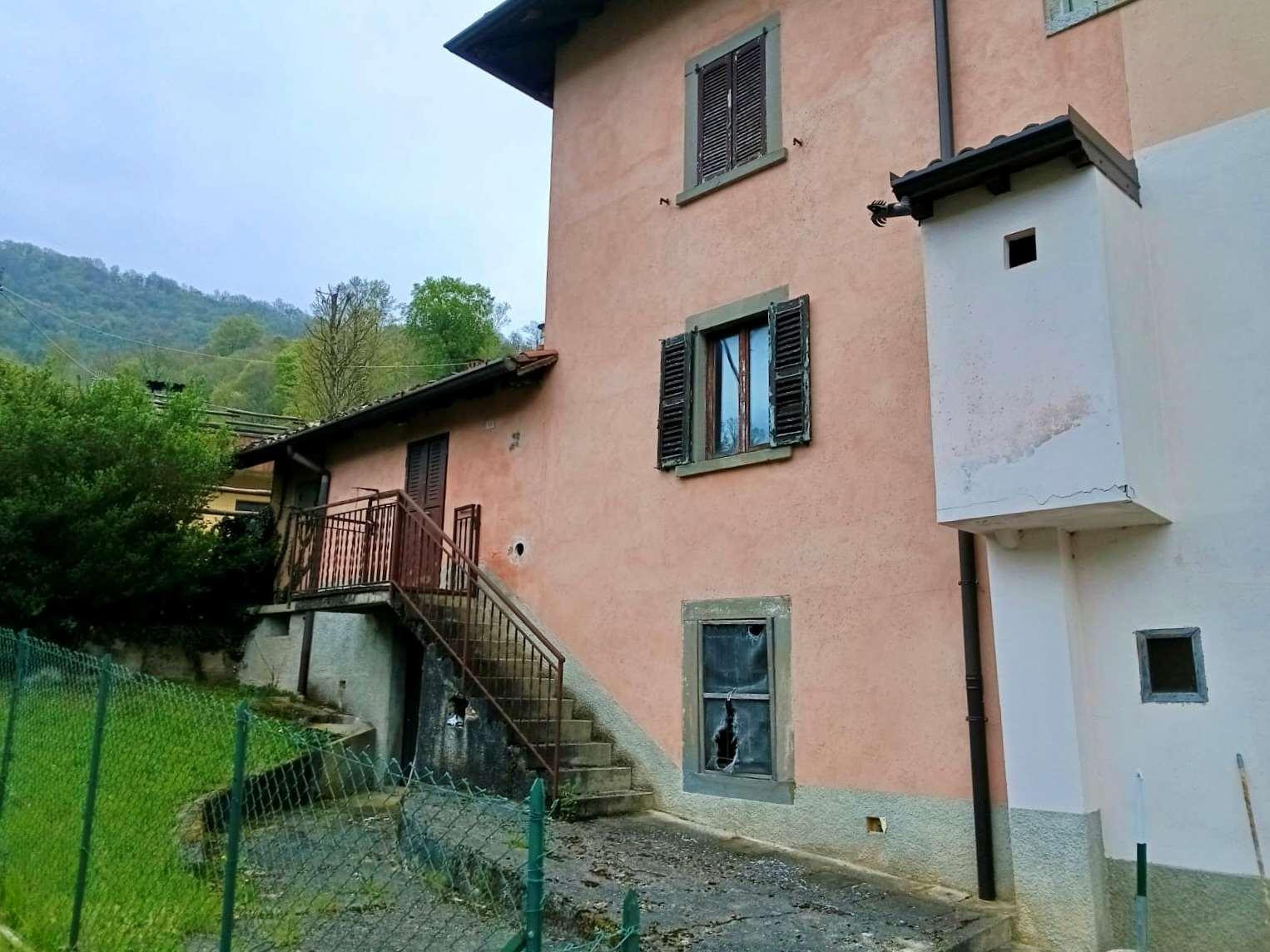 Porzione di casa in Piazza del Volontariato, Val Brembilla