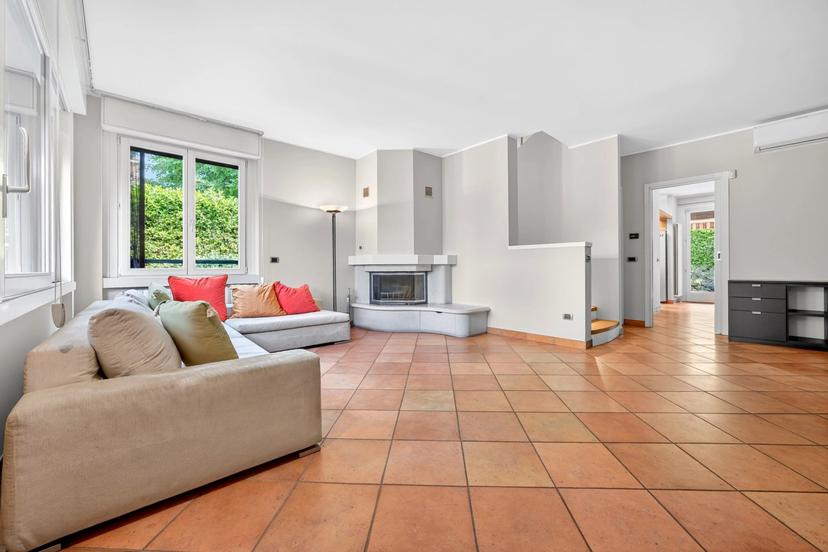 Villa in Via della Repubblica, 40, Arese — foto 2 di 5