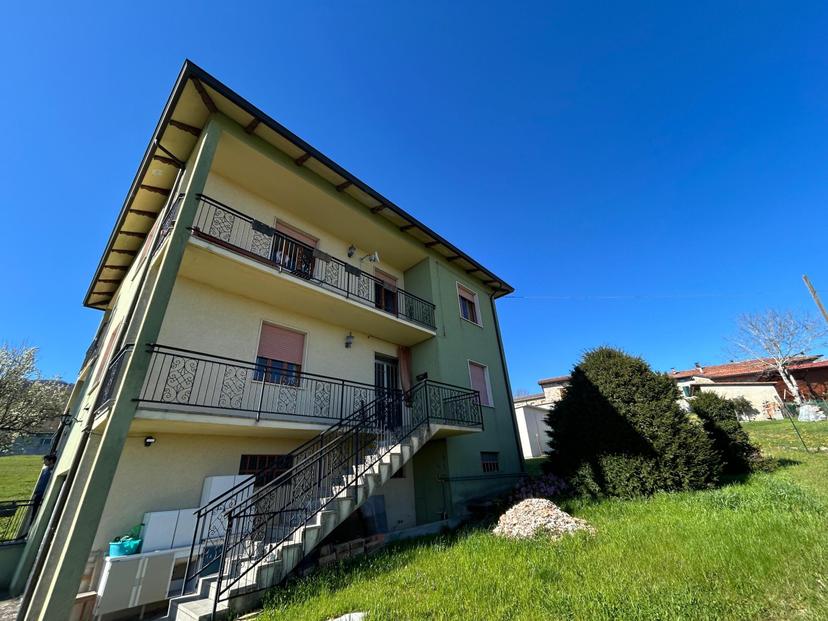 Villa a schiera in  Orsi, Bore — foto 4 di 5