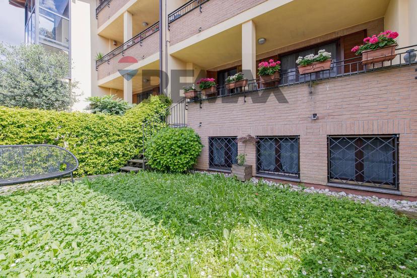 Trilocale in Via Giuglielmo Oberdan 28, Limbiate
