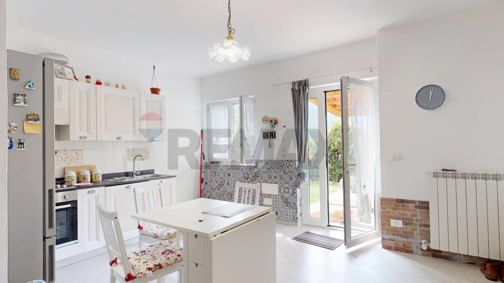 Casa indipendente in Salita Inferiore Gambonia 3a, Genova